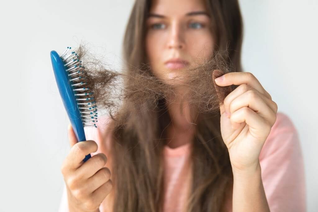 What are the causes of weak hair?