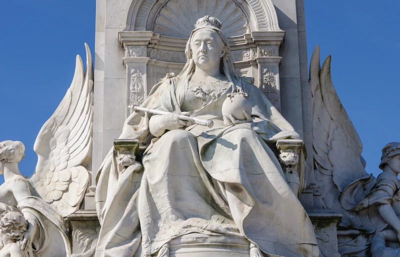 queen victoria statue PaulHampshire