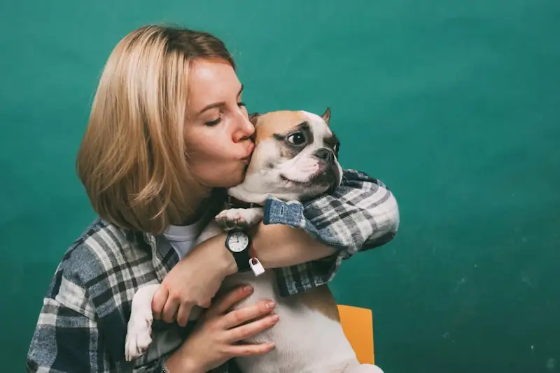 Do Dogs Understand Hugs And Kisses?